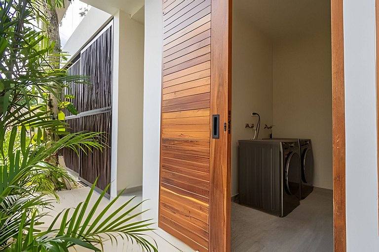 Caribbean loft Moots 102. Jacuzzi, gym & concierge