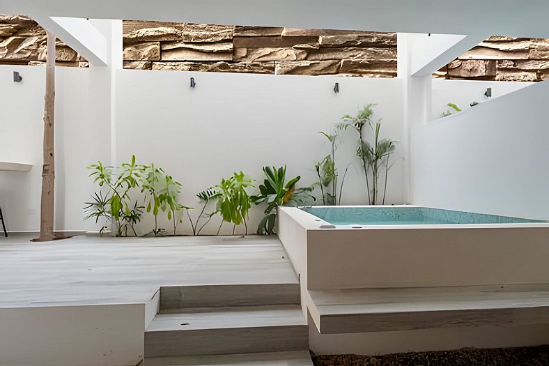 Moots Studio Temazcal, pool, gym & concierge